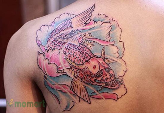 Tattoo mặt quỷ kết hợp với cá chép đầy độc đáo