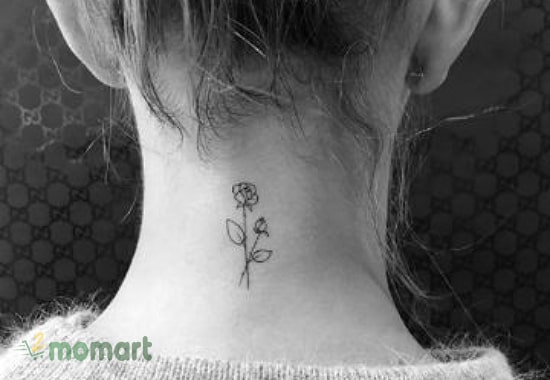 Tattoo sau gáy hình hoa nhỏ xinh cho nữ