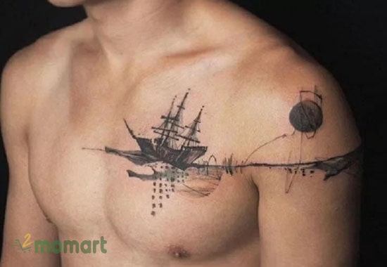 Hình tattoo nằm trên nửa ngực giúp các bạn trẻ thể hiện cá tính