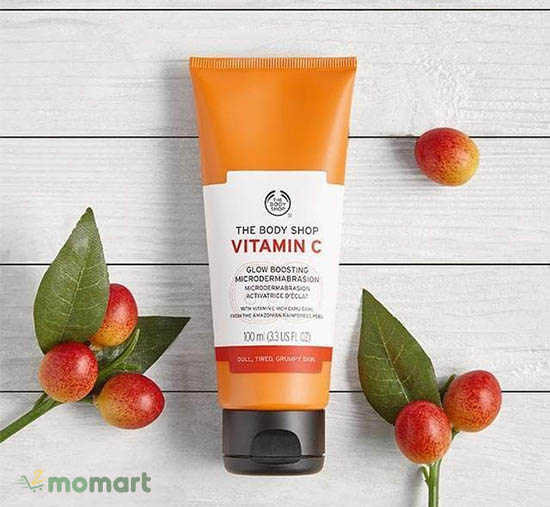 Vitamin C Microdermabrasion của The Body Shop giúp da láng mịn, hồng hào