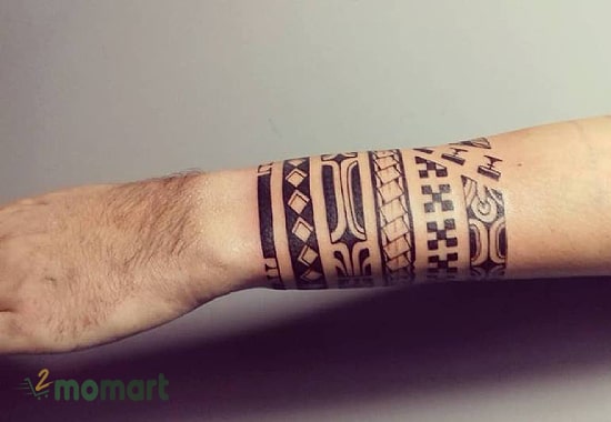 Nét thẩm mỹ được tô điểm trên hình xăm Maori cổ tay