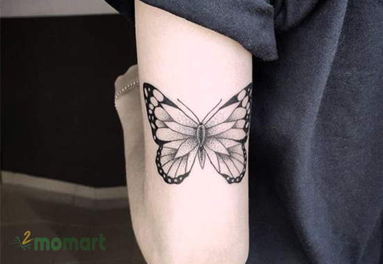 Hình xăm bướm ở cánh tay chất lừ