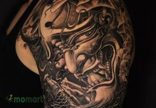Tattoo mặt quỷ Oni Hanya trên bắp tay giúp các anh chàng bộc lộ cá tính