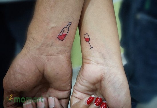 Hình tattoo mini ở cổ tay cho các cặp đôi cá tính