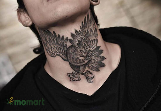 Hình tattoo chim đại bàng trên cổ với tạo hình ấn tượng