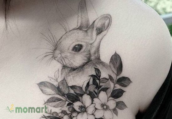 Hình xăm con thỏ trên ngực tượng trưng cho lòng yêu thương