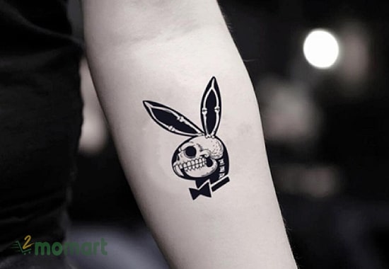 Tattoo thỏ playboy cực chất trên cánh tay