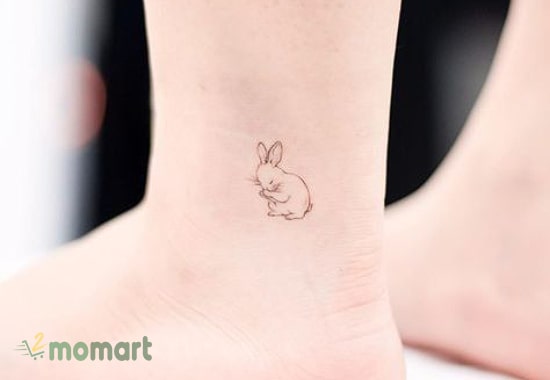 Hình xăm con thỏ mini ở cổ chân đẹp mắt
