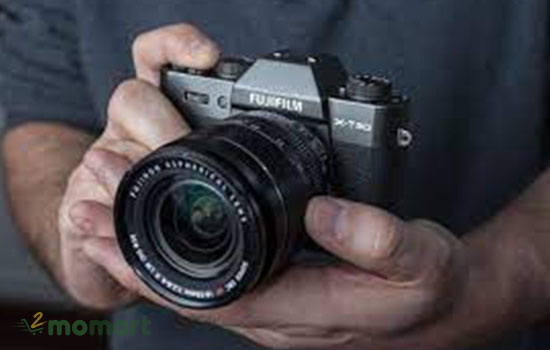 Máy ảnh Fujifilm X-T30 có khe cắm thẻ SD mở rộng