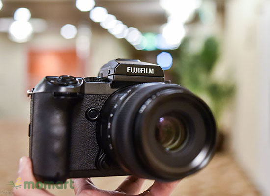 Máy ảnh Medium Format Fujifilm GFX50S có chế độ tự động tiết kiệm pin