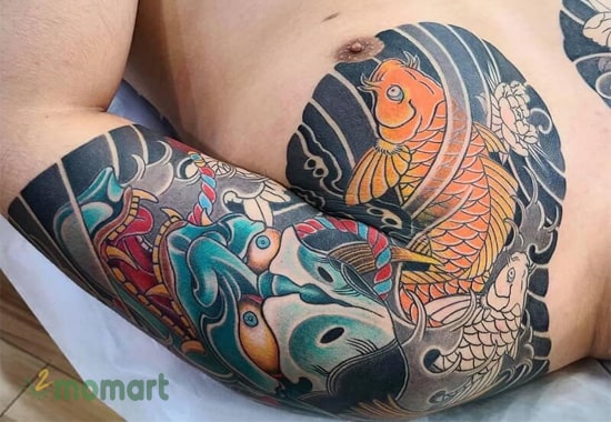 Xăm cá chép kiểu Nhật cổ cực kỳ thu hút trên ngực bạn nam