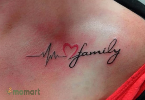 Họa bì trái tim cùng chữ Family trên ngực cực kỳ tinh tế