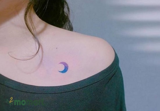 Mẫu xăm mini biểu tượng mặt trăng giúp bạn nữ ghi điểm
