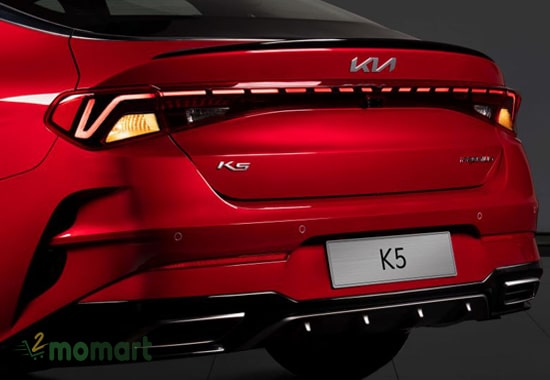 Đuôi xe hơi KIA K5 toát lên sự năng động, thể thao