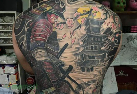 Hình xăm Samurai thực hiện kín lưng