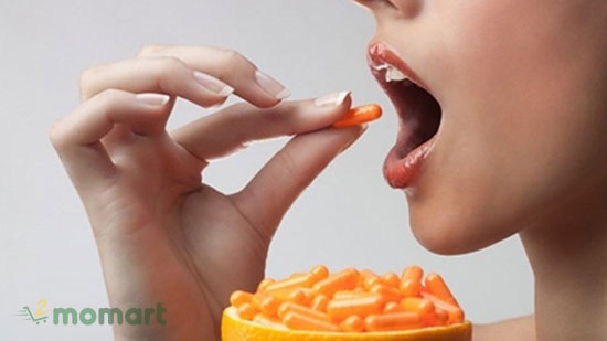 Tránh uống Vitamin C vào buổi tối