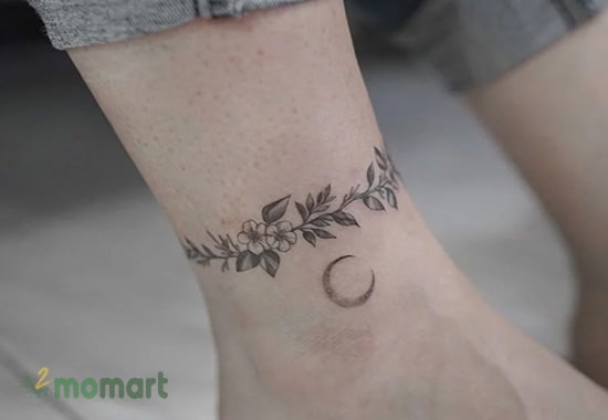 Tattoo vòng chân nữ kết hợp với hoa lá cực kỳ đẹp mắt