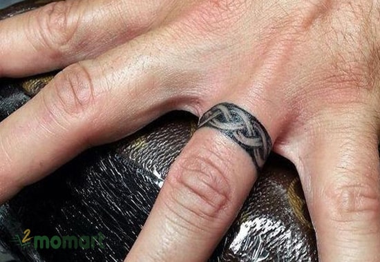 Tattoo ngón tay đeo nhẫn cho nam cực cuốn hút