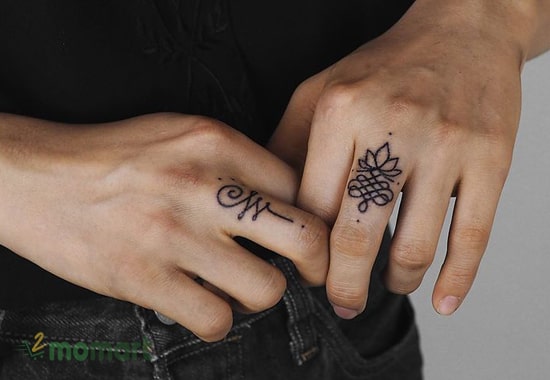 Tattoo hoa văn trên ngón tay nam giới thể hiện sự quý tộc