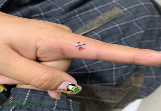 Bạn sẽ thật dễ thương với hình tattoo đầu chú cún trên ngón tay