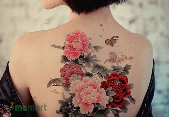 Hình xăm hoa kín lưng kết hợp với đàn bướm
