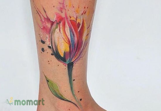 Tattoo hoa tulip độc lạ ở bắp chân cho nam nữ