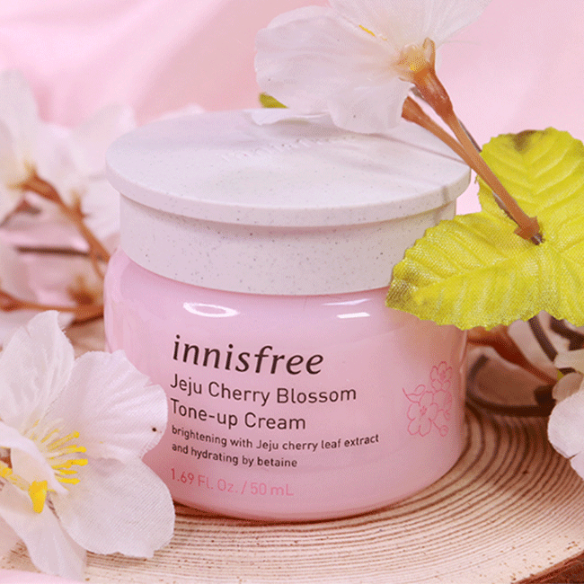 Kem dưỡng trắng  Innisfree Jeju Cherry Blossom Tone Up hiệu quả nhanh