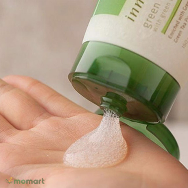 Chất kem bên trong của Innisfree Green Tea Pure Body Gel Scrub